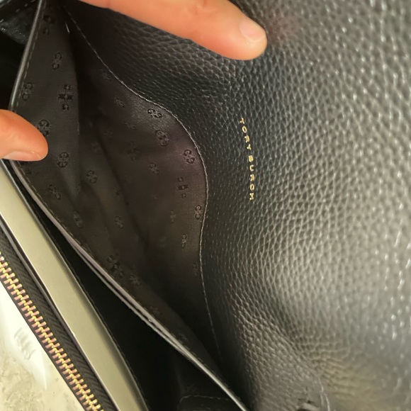 New, tory bruch thea flat crossbody wallet - Picture 12 of 15